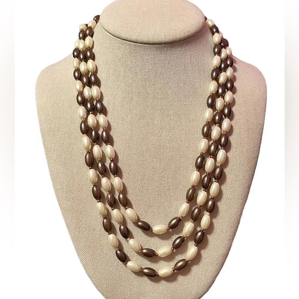 ⭐️3/$25⭐️ Vintage Brown And Cream Color Pearl Gold Tone Necklace